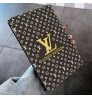 Ipad 第11/10/9/8世代 Ipad Mini7/6 Air6/5 Pro 2023 ipad air7  2025 11インチ13インチ ipad 11ケースルイヴィトン louis vuitton 便利 Ipad Pro 2024ケース 11インチ 13インチブランド アイパッドケース Ipad Air1/2/3/4/5/6ケースルイヴィトン louis vuitton  