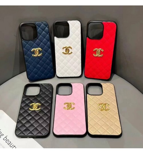 iphone 17/air/17 pro/17 pro max 即納  シャネル アイホン17 15 16 pro max携帯ケース 超スタイリッシュ 大人気 Chanel iPhone air 17 16 15 plus ケース カジュアル シャネル アイホン13 15 16スマホケース シャネルのクエスト柄に、6 カラーのゴールドロゴ