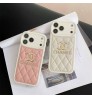iphone 17/air/17 pro/17 pro max 即納  シャネル Chanel Iphone 17 air 16 15 14 13 携帯ケースシャネル Chanel アイホン17 16 14 15 pro Max air ケースカバー 芸能人愛用 上品 シャネル Chanel iphone17 pro max 16 15 14 13pro Maxケース  ビジネス風 アイコニックな菱格柄に、立体的なゴールドCCロゴ！