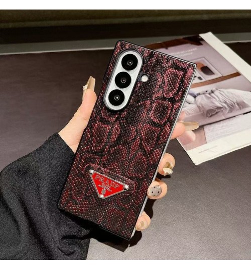 プラダ Prada ブランドGalaxy Z Flip 7 6 5 4 3 ギャラクシーZ Fold 7 6 5 4 3 2ケースカバー激安ブランド サムソン Galaxy Z Fold 7 6 5 4 3 2 ギャラクシーZ Flip 7 6 5 4 シンプルケースカバー プラダレザープレスドヘビ柄ケース！