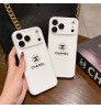 iphone 17/air/17 pro/17 pro max 即納  シャネル Chanel iPhone17 16 15 pro maxケース 豪華 シャネル Chanel iPhone17 16 15 14 air プロマックス 携帯ケース シャネル Chanel iphone17 15 16 pro maxケース  iPhone 17 14 15カバーシャネル クラシック ツインC ロゴ×ホワイト ガラス調 ケース！