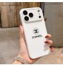 iphone 17/air/17 pro/17 pro max 即納  シャネル Chanel iPhone17 16 15 pro maxケース 豪華 シャネル Chanel iPhone17 16 15 14 air プロマックス 携帯ケース シャネル Chanel iphone17 15 16 pro maxケース  iPhone 17 14 15カバーシャネル クラシック ツインC ロゴ×ホワイト ガラス調 ケース！