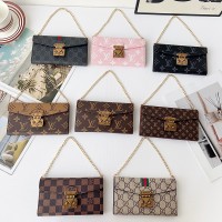 samsung s25シリーズ 即納 芸能人愛用Lv Gucci Iphone17 pro max 16 15 14  ケースルイヴィトン Lv グッチ Gucci サムソンs26 s25 s23 s24 ultraカバーアイホン17pro Max 16 14 15  ケース上品  Lv  Gucci iphone17 16 15 14 13pro Maxケース Lvカジュアル アイホン17 air 15 14 13 12 11ケース 