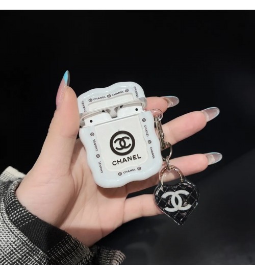 シャネル Chanel ブランドAirpods4 Pro 3 2ケースAirpods pro 3 4ケースハイブランドコピーシャネル Chanel エアーポッズ 4 3 2 pro 3 2 ケースブランドレディースハイブランドシャネル Chanel エアーポッズpro 3 2ケースジャケット シャネルのボックス型ハートアクセサリーイヤホンケース