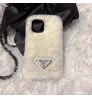 iphone 17/air/17 pro/17 pro max 即納 プラダ IPhone17 16 14 15 アイフォン15 16 pro maxケース プラダのファー三角ロゴケース メンズレディース Prada IPhone air 17 16 14 Pro IPhone16 15 IPhone SE 第4世代 IPhone13 IPhone12 スマホケース プラダ アイホン air 17 16 14 15 プロマックスケース 新作 芸能人愛用