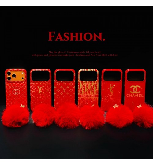 iphone 17/air/17 pro/17 pro max 即納 ラグジュアリーブランドのレッド & ゴールドファーボールケース Gucci Lv Dior Ysl Chanel IPhone 17 16 15 14 13 Pro air IPhone17 16 15 Pro 8 SE ケースGucci Lv Dior Ysl Chanel IPhone17 air 14 15 16 pro maxケース 
