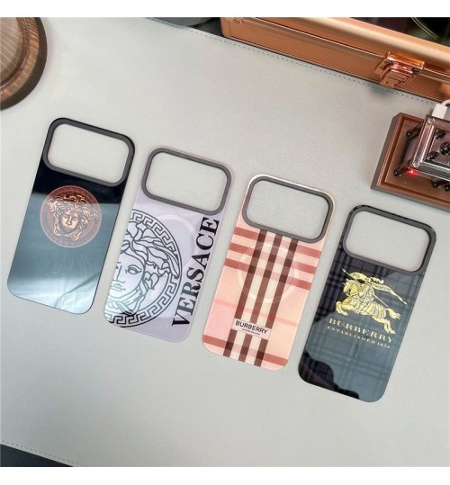 iphone 17/air/17 pro/17 pro max 即納 ヴェルサーチ バーバリー IPhone 17 16 15 14 13 Pro air IPhone17 16 15 Pro 8 SE ケース ヴェルサーチェ × バーバリーのデュアルラグジュアリーブランドアイコンケース ヴェルサーチ バーバリー アイフォン17 air 16 15 14 Plus ケース