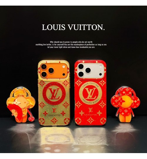 iphone 17/air/17 pro/17 pro max 即納 ルイヴィトン IPhone 17 16 15 14 13 Pro air IPhone17 16 15 Pro 8 SE ケースルイヴィトン風正月限定ラッキーレッド × ゴールドグリッターモノグラム財神様チャーム付きケース louis vuitton IPhone17 air 14 15 16 pro maxケース  louis vuitton アイフォン17 air 16 15 14 Plus 13 ケース