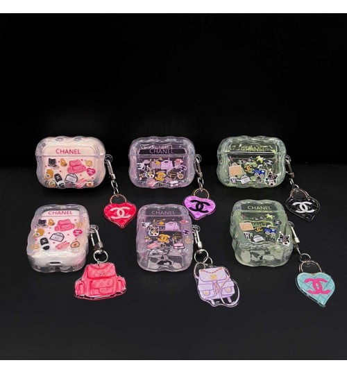 シャネル Chanelairpods 4 3 2 pro2 3ケース ブランドカラビナ付き便利  シャネル風グリッタープリントチャーム付き AirPods ケース シャネル Chanelエアーポッズ4 プロ2 3 2カバー レディースメンズ 耐衝撃 シャネル Chanelエアーポッズ プロ 2 airpods 2 3 4 pro2 3ケース