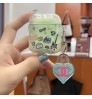 シャネル Chanelairpods 4 3 2 pro2 3ケース ブランドカラビナ付き便利  シャネル風グリッタープリントチャーム付き AirPods ケース シャネル Chanelエアーポッズ4 プロ2 3 2カバー レディースメンズ 耐衝撃 シャネル Chanelエアーポッズ プロ 2 airpods 2 3 4 pro2 3ケース
