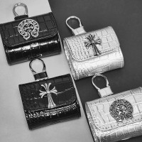 Chrome Hearts クロムハーツairpods 4 3 2 pro2 3ケース ブランドカラビナ付き便利 Chrome Hearts クロムハーツエアーポッズ4 プロ2 3 2カバー レディースメンズ 耐衝撃 Chrome Hearts クロムハーツエアーポッズ プロ 2 airpods 2 3 4 pro2 3ケース