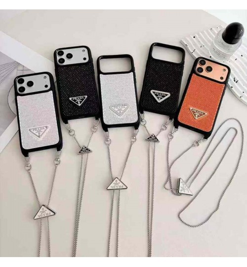 iphone 17/air/17 pro/17 pro max 即納 プラダ IPhone 17 16 15 14 13 Pro air IPhone17 16 15 Pro 8 SE ケース プラダ風クリスタルエンボス / グレインレザー調トライアングルロゴメタルチェーン付きケース Prada IPhone17 air 14 15 16 pro maxケース  プラダ アイフォン17 air 16 15 14 Plus 13 12 Pro Max 11 Pro XR XS スマホケース