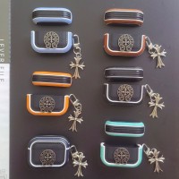 Chrome Hearts クロムハーツairpods 4 3 2 pro2 3ケース ブランドカラビナ付き便利 Chrome Hearts クロムハーツエアーポッズ4 プロ2 3 2カバー レディースメンズ 耐衝撃 Chrome Hearts クロムハーツエアーポッズ プロ 2 airpods 2 3 4 pro2 3ケース