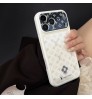 iphone 17/air/17 pro/17 pro max 即納 louis vuitton アイフォン17 16 15 プロ保護ケース ルイ・ヴィトン ミルキーホワイトエンボスキャラクターケース 便利 ルイヴィトン アイホン 17 air 16 15 14 13 Pro アイフォーン13 14 15 Pro Max Iphone17 air 16 Plus ケース ルイヴィトン  Iphone air 17e 16 15 12 13 Pro Max 14 ブランド スマホケース
