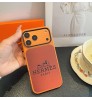 iphone 17/air/17 pro/17 pro max 即納 エルメス アイフォン17 16 15 プロ保護ケース エルメス オレンジ キャリッジロゴ ワイドレンズケース Hermes アイホン 17 air 16 15 14 13 Pro アイフォーン13 14 15 Pro Max Iphone17 air 16 Plus ケース エルメス Iphone air 17e 16 15 12 13 Pro Max 14 ブランド Hermesスマホケース