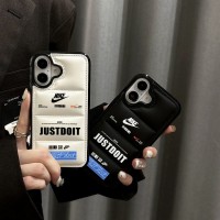 iphone 17/air/17 pro/17 pro max 即納 ナイキ アイフォン17 16 15 プロ保護ケース ナイキ JUST DO IT ダウンジャケット風ケース Nike アイホン 17 air 16 15 14 13 Pro アイフォーン13 14 15 Pro Max Iphone17 air 16 Plus ケース ナイキ Iphone air 17e 16 15 12 13 Pro Max 14 ブランド NikeスマホケースIphone 17 16 15 ケース