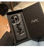 iphone 17/air/17 pro/17 pro max 即納  Ysl イヴサンローラン アイホン17 15 16 pro max携帯ケース イヴ・サンローラン 立体ロゴレザースマホケース 超スタイリッシュ 大人気 Ysl イヴサンローラン iPhone air 17 16 15 plus ケース カジュアル Ysl イヴサンローラン アイホン13 15 16スマホケース 