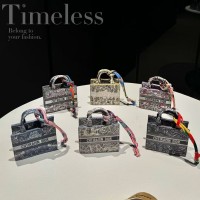 ディオール Dior Airpods pro4 3 2 1 pro2 3ケース韓国 エアーポッズ4 3 pro3 2ケース 人気 ディオール Dior 男女兼用 スポーツ風 送料無料 激安 ファッション ディオール Dior ブランドairpods4 3/2/1 pro2 3ケースメンズ レデイーズ ディオール風 ミニトートバッグ型スカーフチャーム