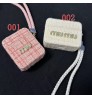 MiuMiu ミュウミュウairpods 4 3 2 pro2 3ケース ブランドカラビナ付き便利 MiuMiu ミュウミュウエアーポッズ4 プロ2 3 2カバー レディースメンズ 耐衝撃 MiuMiu ミュウミュウエアーポッズ プロ 2 airpods 2 3 4 pro2 3ケース