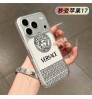 iphone 18/air/18 pro/18 pro max 即納 ヴェルサーチェ IPhone 18 17 16 15 14 13 Pro air IPhone17e 18 16 15 Pro 8 SE ケースヴェルサーチェIPhone18 17 air 14 15 16 pro maxケース ヴェルサーチェレーザーシェル調スマホケース Versace アイフォン18 17 air 16 15 14 Plus 13 12 Pro Max 11 Pro XR XS スマホケース