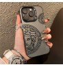 samsung s26シリーズ 即納 ヴェルサーチェVersace Galaxy s26 s25 S24 s23 s22 アイフォン15 16 17 18護ケースCヴェルサーチェVersace 便利 アイホン18 17 air 15 14 13 Pro サムソン s23 s24 s25 s26 s22 s21 ultraケース Iphone17 15 14 18 1613 Pro Maxブランド ヴェルサーチェVersace スマホケース ヴェルサーチェメデューサ線画大レンズ窓スマホケース
