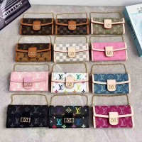 samsung s26シリーズ 即納 ルイヴィトン Galaxy s26 s25 S24 s23 s22 アイフォン15 16 17 18護ケース louis vuitton 便利 アイホン18 17 air 15 14 13 Pro サムソン s23 s24 s25 s26 s22 s21 ultraケース Iphone17 15 14 11 12 13 Pro MaxブランドルイヴィトンスマホケースIphone17 18 ケース ルイヴィトンロングチェーンアンダーバッグ全 12 柄展開