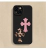 iphone 18/air/18 pro/18 pro max 即納 Chrome Hearts IPhone air 18 17 16 14 Pro IPhone16 15 IPhone SE 第4世代 IPhone13 IPhone12 スマホケース クロムハーツ アイホン air 18 17e 16 14 15 プロマックスケース 新作 芸能人愛用 豹柄クロス立体エンボスケース 3 カラー 液体シリコン ソフト