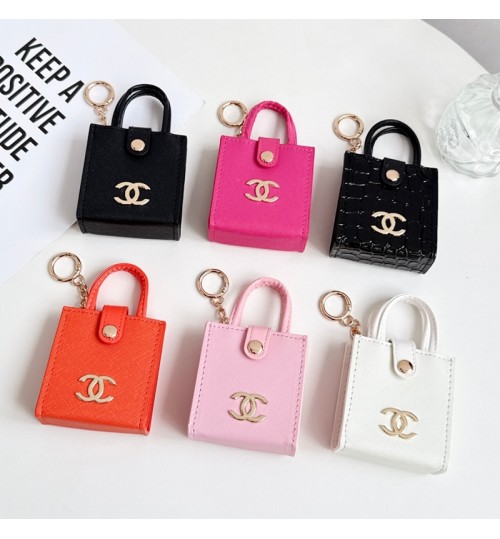 シャネル Chanel  ブランドAirpods5 4 Pro2 3ケースAirpods pro 3 4 ギャラクシーバッズ3プロ buds 2 Galaxy Buds Liveケースハイブランドコピーシャネル Chanel  エアーポッズ5 4 3 2 pro2 3 Galaxy Buds 3 Pro 2 Galaxy Buds Liveケースブランドレディースハイブランドシャネル Chanel  エアーポッズpro2 3 4ケースジャケットミニ縦型トートチャーム 6 種類 レザー調 高級感  >