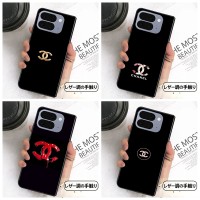 galaxy z flip8 7 6 5g ケース シャネル Chanel アイフォン Duo samsung galaxy z fold 8 7 6 4 5 3 Google pixel 11 10 9 pro foldケース シャネル Chanel サムスン ギャラクシーZフリップ8 7 6 5 4/Zフリップ8 折り畳み 携帯カバー 送料無料ケースオリジナルオシャレスマホケース 韓国 黒地クラシックロゴケース 4 種類 レザー調 高級感  >