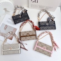 samsung s26シリーズ 即納 トリーバーチ Galaxy s26 s25 S24 s23 s22 アイフォン15 16 17 18護ケース Tory Burch 便利 アイホン18 17 air 15 14 13 Pro サムソン s23 s24 s25 s26 s22 s21 ultraケース Iphone17 15 14 18 1613 Pro Maxブランドトリーバーチ  スマホケースモノグラムフラップチャーム 5 カラー スカーフチェーン 高級感 