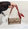 samsung s26シリーズ 即納 トリーバーチ Galaxy s26 s25 S24 s23 s22 アイフォン15 16 17 18護ケース Tory Burch 便利 アイホン18 17 air 15 14 13 Pro サムソン s23 s24 s25 s26 s22 s21 ultraケース Iphone17 15 14 18 1613 Pro Maxブランドトリーバーチ  スマホケースモノグラムフラップチャーム 5 カラー スカーフチェーン 高級感 