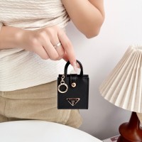 プラダ Prada Airpods5 4 3 2 pro2 3 Galaxy Buds 2 3 Proケース韓国 エアーポッズ5 4 pro pro3 Galaxy Buds Liveケース 人気 プラダ Prada 男女兼用 スポーツ風 送料無料 激安 ファッション プラダ Prada ブランドairpods5 4 3/2/1 pro3 Galaxy Buds 3 Pro 2ケースミニ縦型トートチャーム 6 種類 トライアングルロゴ 高級感