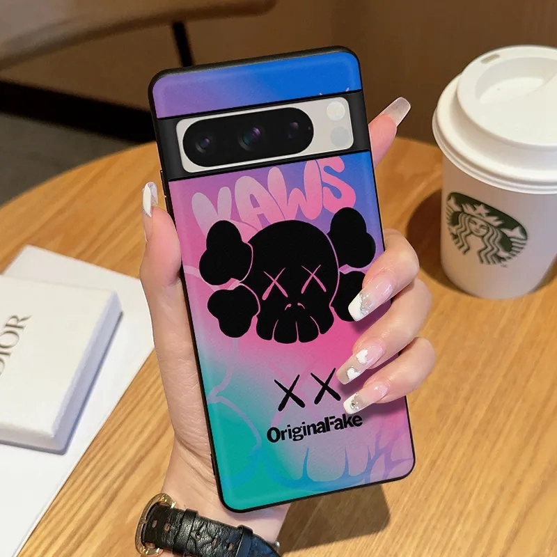 ブランドグーグルピクセル7a 8 Galaxy S23 s24 A54 A53 アイフォン15 14ケース カウズ Kaws コピーPixel 8 Pro 6/7/6a Xperia5v 1v 10vケース