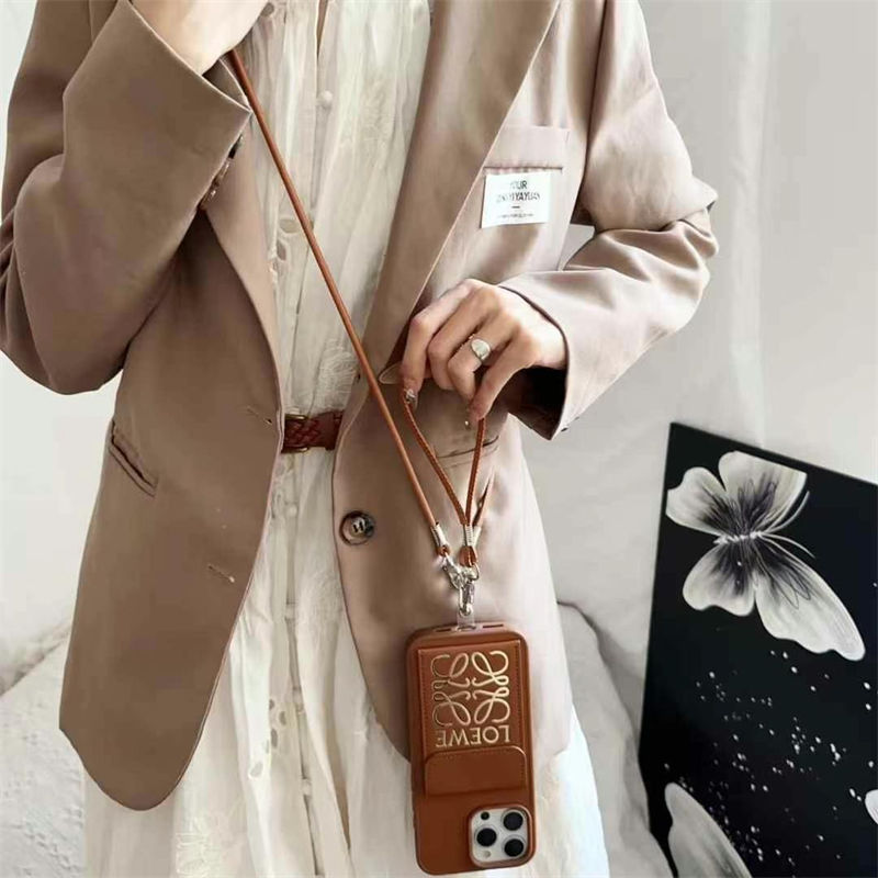 芸能人愛用 ロエベ LOEWE アイホン17 16 14 15 pro Max ケースカバー 上品 カード収納 斜め掛け 革製