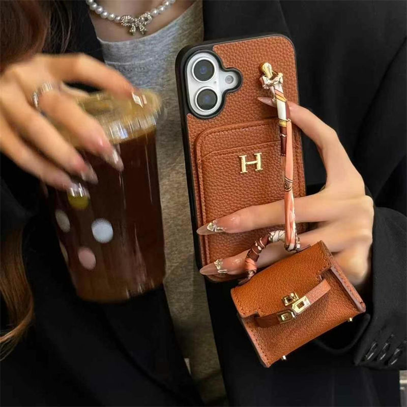 エルメス Hermes IPhone16 17 15 14 13 Pro IPhone16 15 17 Pro 8 SE ケースエルメス Hermes IPhone14 15 16 pro maxケース 革製 カードポケット付き