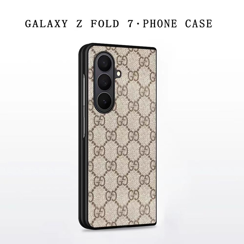 GUCCIドリンクケース カバー Gucci Savoy rigid bottle case in beige and ebony GG Supreme