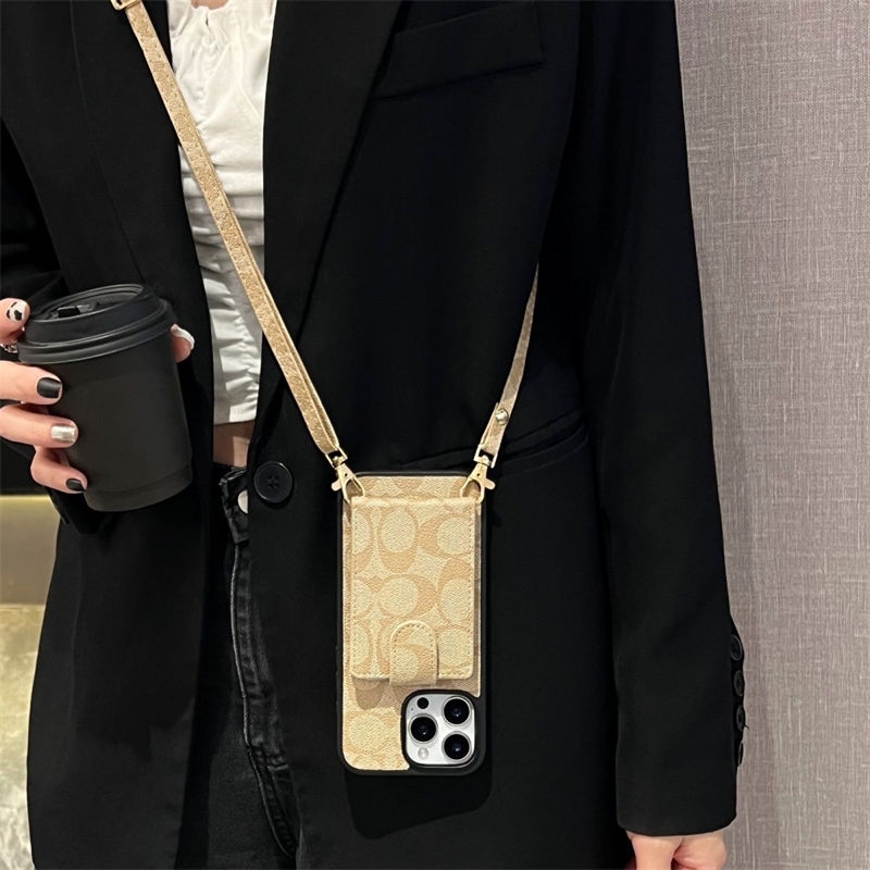 コーチ Coach メンズレディース IPhone17 16 14 15 アイフォン15 16 pro maxケース 背面カード収納 肩掛け  革製 男女兼用    