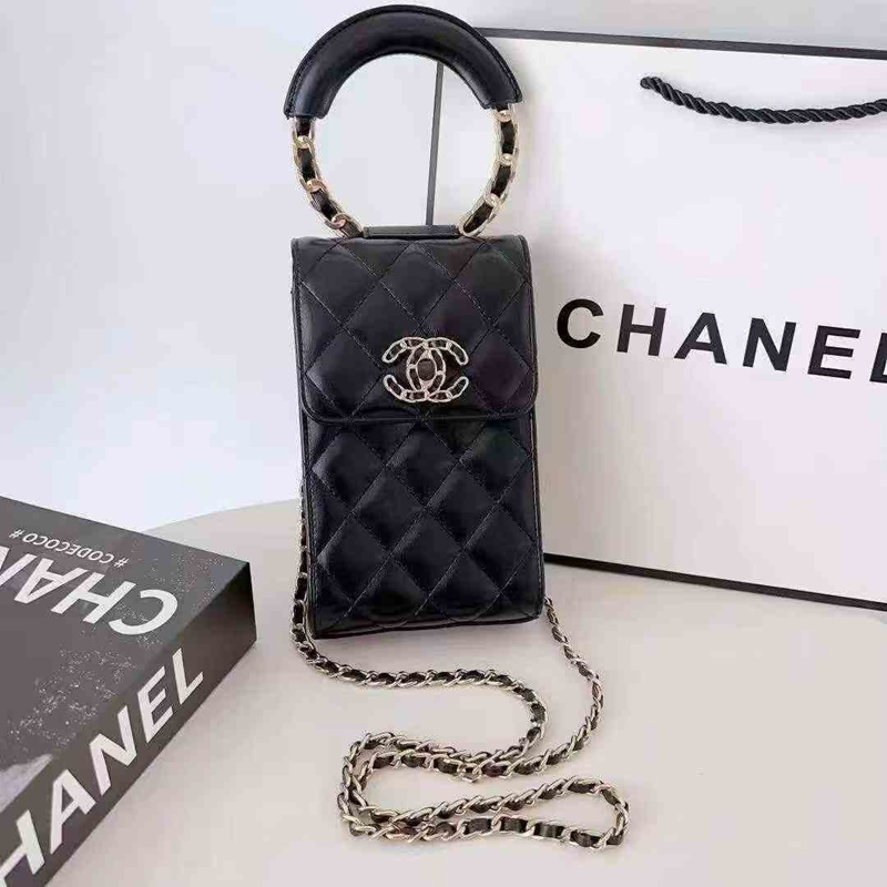 ハイブランドシャネル Chanel  エアーポッズpro2 3 4ケースジャケット ストラップ付き レディース