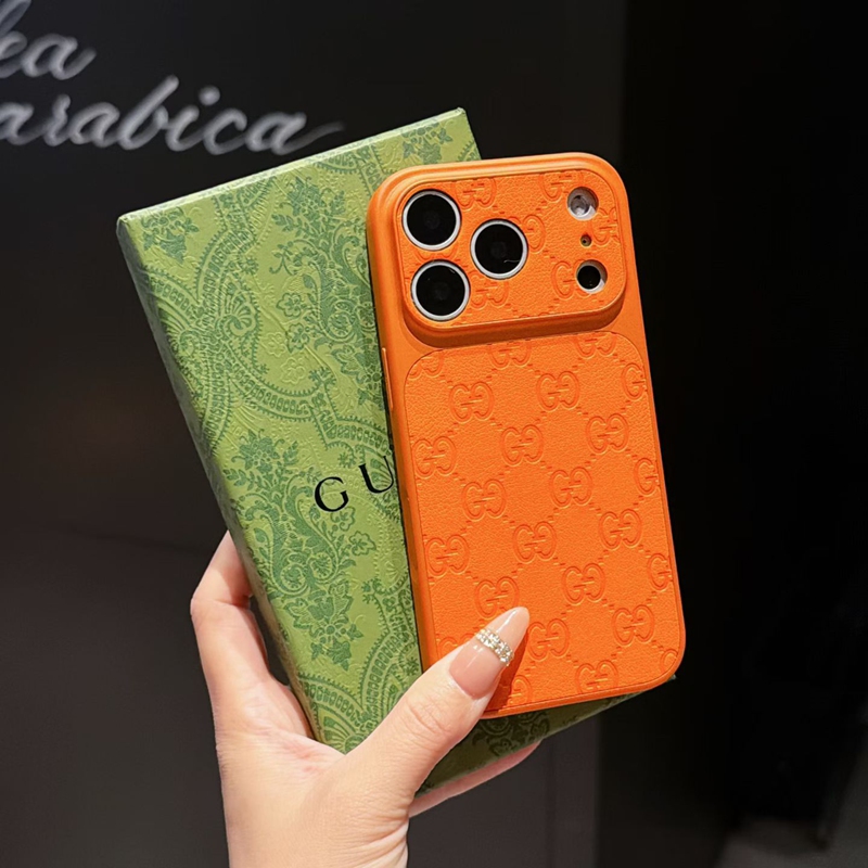 グッチ GUCCI モノグラム型押し レザー調 スマホケース 商品画像 4
